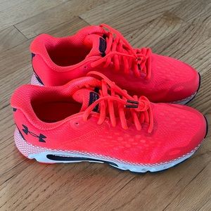 NWOT UA womens HOVR INFINITE Sneakers
